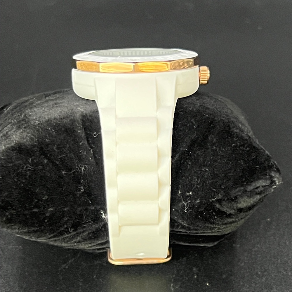 Oceanaut Sport White & Rose Gold Aqua Watch, Never Worn - Picture 6 of 11